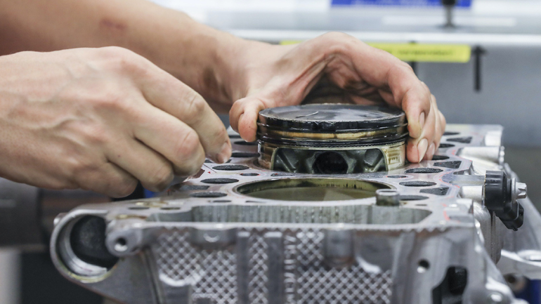 H Porsche δημιουργεί πιστόνια από 3D εκτυπωτή