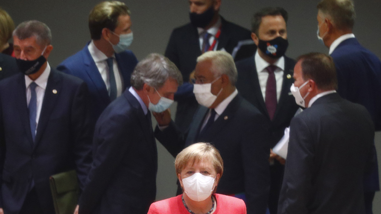 Η Σύνοδος Κορυφής, οι μάσκες με τις σημαίες, οι ξεχωριστές παρουσίες και τα γενέθλια της Μέρκελ