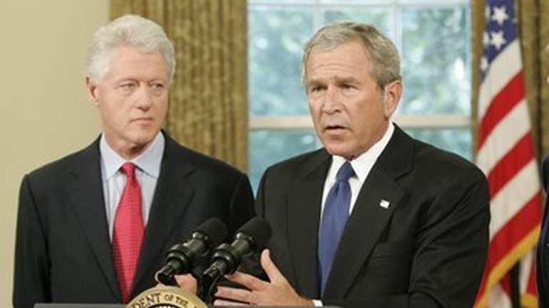 ΗΠΑ: Ο Λευκός Οίκος απομάκρυνε τα επίσημα πορτρέτα των Κλίντον και Τζ. Μπους