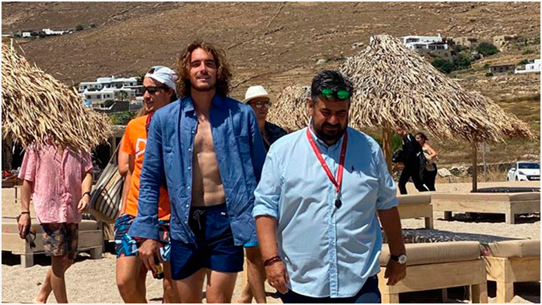 Ο Στέφανος Τσιτσιπάς συνεχίζει τις διακοπές του στη Μύκονο