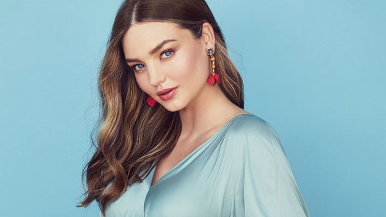 Το αγαπημένο φυσικό υλικό της Miranda Kerr για τέλεια μαλλιά