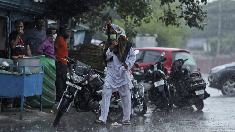 Τουλάχιστον 189 νεκροί από τις πλημμύρες σε Νεπάλ και Ινδία – Σχεδόν τέσσερα εκατ. εκτοπισμένοι