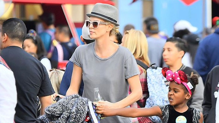 Η αναφορά της Charlize Theron στις κόρες της και η συγκίνηση on air