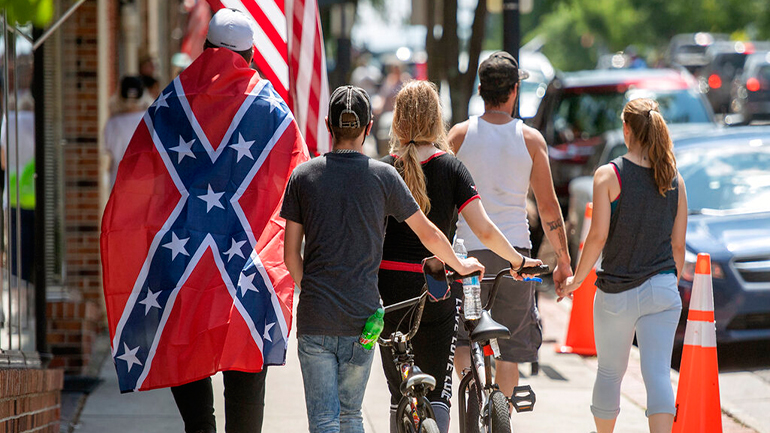 Τραμπ: Η σημαία της συνομοσπονδίας είναι υπερήφανο σύμβολο του Νότου