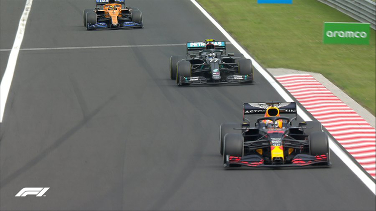 O Verstappen τερμάτισε στην δεύτερη θέση και ο Bottas στην τρίτη με το πιλότο της Mercedes να μην δείχνει πως είναι σε θέση να προσπεράσει τον Ολλανδό...