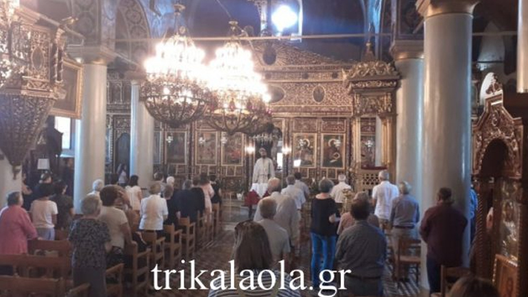 Πένθιμες οι καμπάνες στα Τρίκαλα για την Αγία Σοφία – Σε στάση προσοχής το «Τη Υπερμάχω»