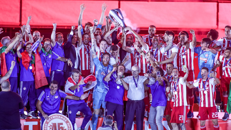 Γιόρτασε την επιστροφή του στην κορυφή του ελληνικού ποδοσφαίρου ο Ολυμπιακός