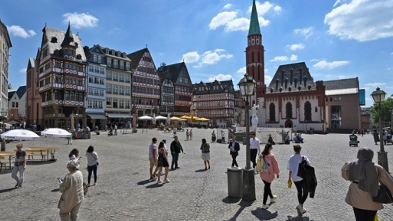 Ταραχές σε υπαίθριο «πάρτι κορωνοϊού» στη Φρανκφούρτη – 5 τραυματίες αστυνομικοί, 39 συλλήψεις