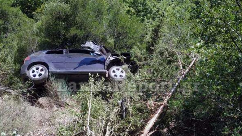Αυτοκίνητο έπεσε σε γκρεμό στη Φθιώτιδα – Τρεις τραυματίες