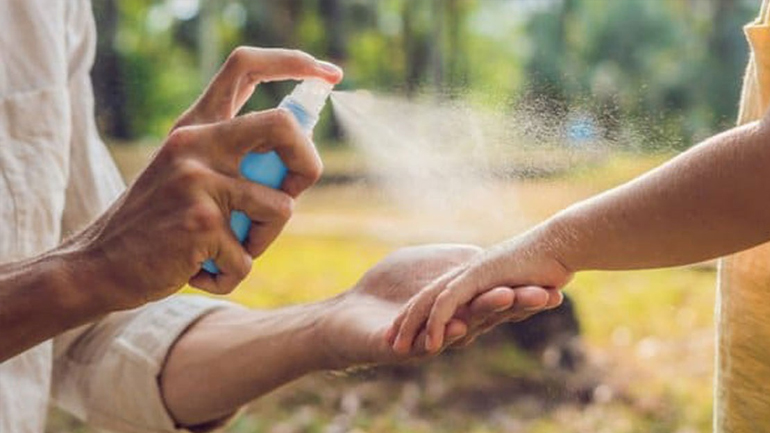 Tips για να κρατήσετε τα κουνούπια μακριά σας