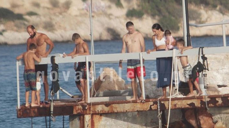 Ολυμπία Χοψονίδου – Βασίλης Σπανούλης: Οικογενειακή απόδραση στην Ελαφόνησο!