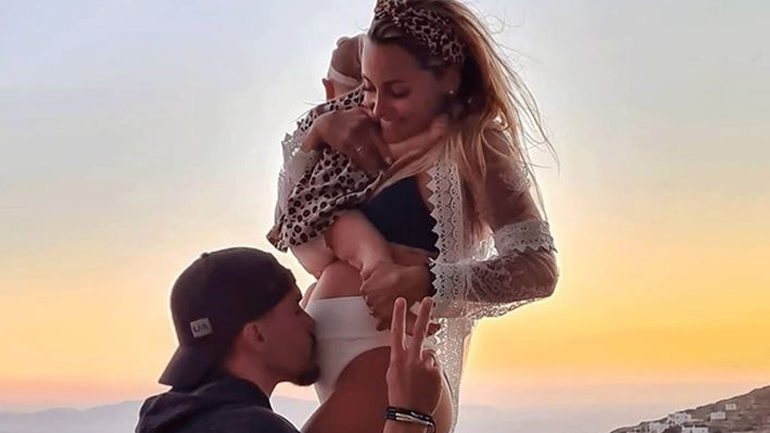 Λευτέρης Πετρούνιας – Βασιλική Μιλλούση: Διακοπές στην Τήνο με την κορούλα τους