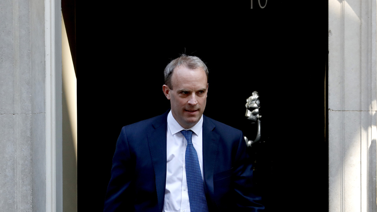 Βρετανός ΥΠΕΞ: Η Ρωσία εμπλέκεται σε απόπειρα κλοπής της έρευνας για το εμβόλιο του Covid-19