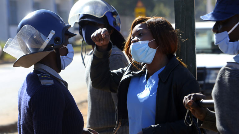 Ζιμπάμπουε: Περισσότεροι από 100.000 άνθρωποι έχουν συλληφθεί για παραβίαση της καραντίνας