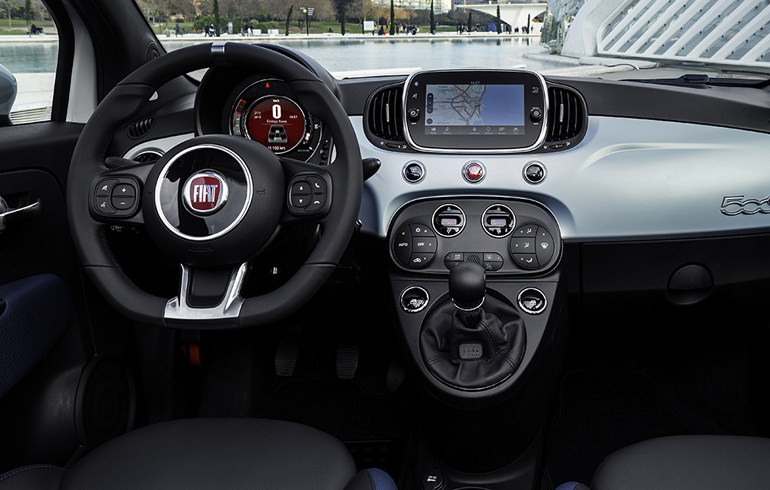 Νεανικά χρώματα που ταιριάζουν ιδανικά στον χαρακτήρα του μοντέλου.