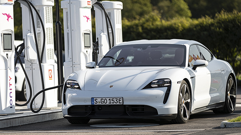 Χαμηλότερα τέλη ταξινόμησης για σύγχρονα εισαγόμενα μεταχειρισμένα και 25.000 φορτιστές ηλεκτρικών