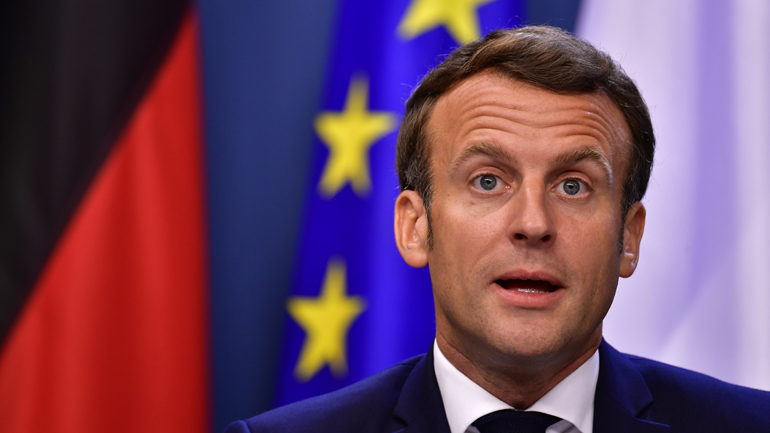 Ο Μακρόν χαιρετίζει «τη σημαντικότερη στιγμή από τη δημιουργία του ευρώ»