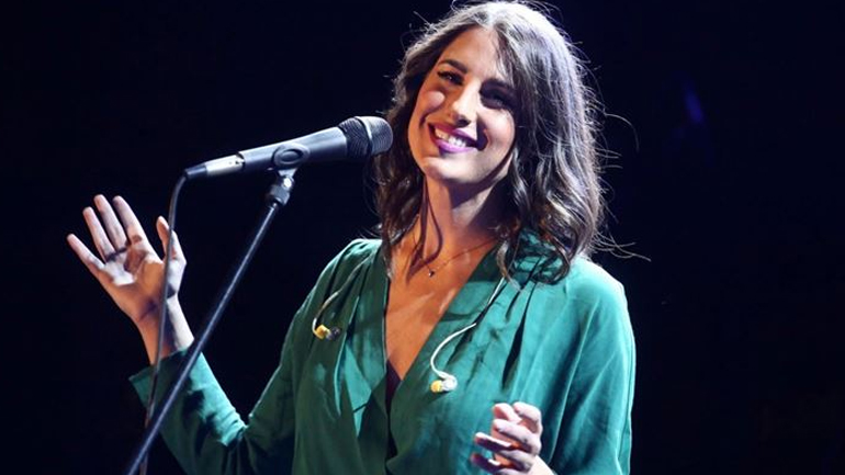 Η ενόχληση της Παυλίνας Βουλγαράκη με πρωτοσέλιδο που αφορά την προσωπική της ζωή!