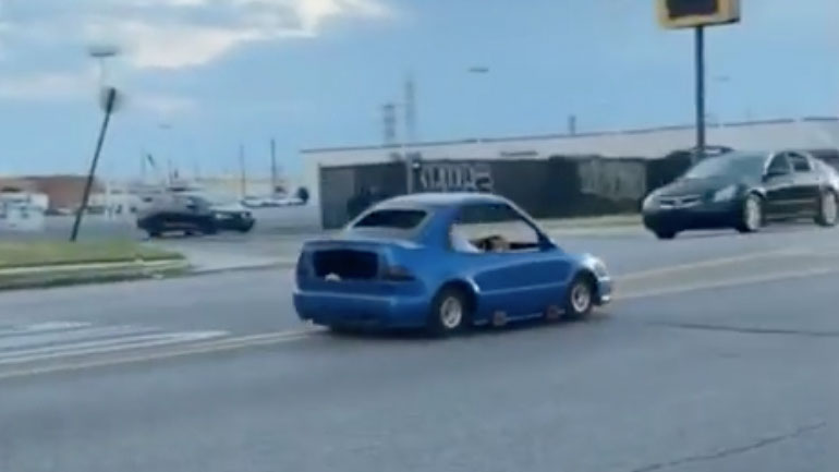 Oδηγός στη Φιλαδέλφεια βγήκε με καρτ σε κεντρικό δρόμο