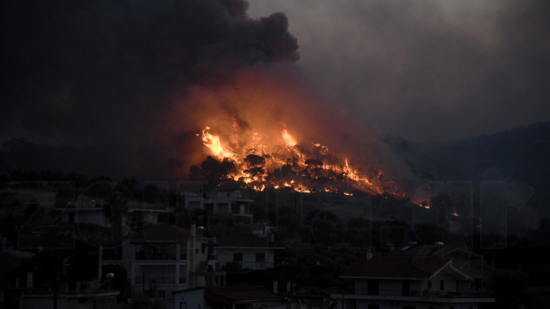 Πύρινη κόλαση στις Κεχριές Κορινθίας
