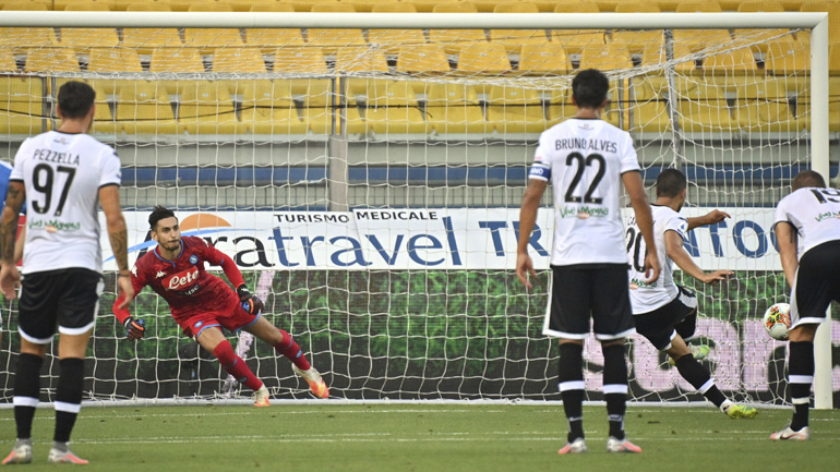 Πρώτη νίκη μετά από 7 ματς για την Πάρμα, 2-1 τη Νάπολι