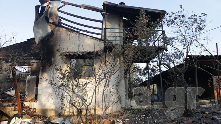 Στάχτη έγινε ένα σπίτι στο Αλαμάνο Κορινθίας
