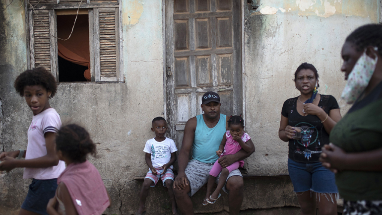 Covid-19: 1.284 νέοι θάνατοι και 67.680 νέα κρούσματα στη Βραζιλία