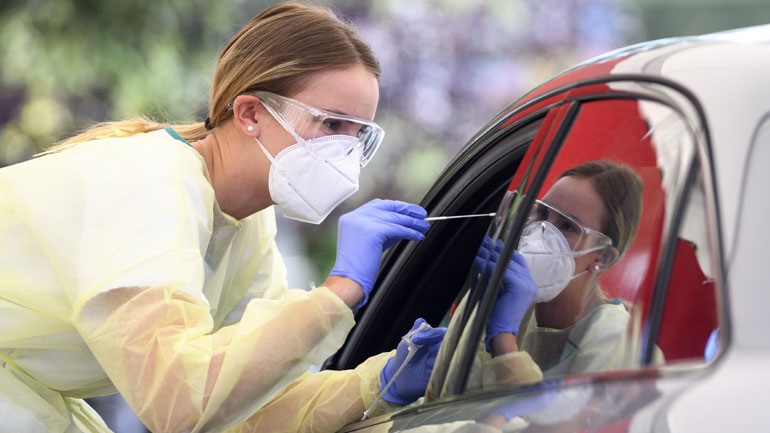 ΗΠΑ: Υποχρεωτική η χρήση μάσκας παντού στην Ουάσινγκτον – Σαρώνει ο Covid-19