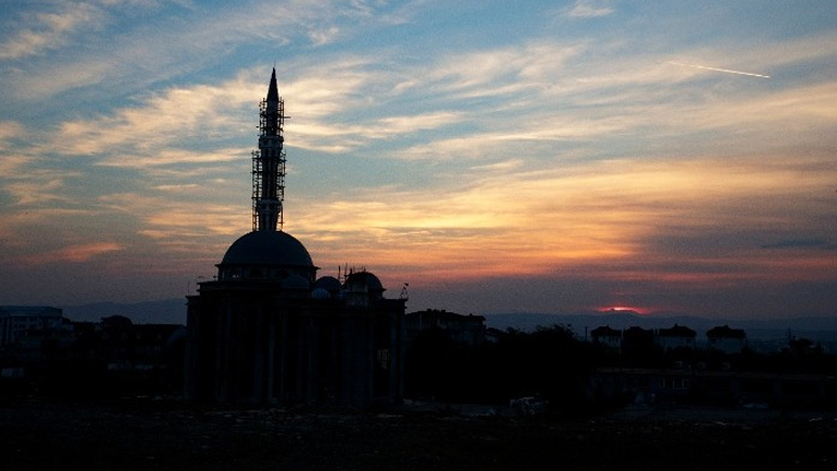 Το «Μεγάλο τζαμί» που χτίζει η Τουρκία στην Πρίστινα διχάζει το Κόσοβο