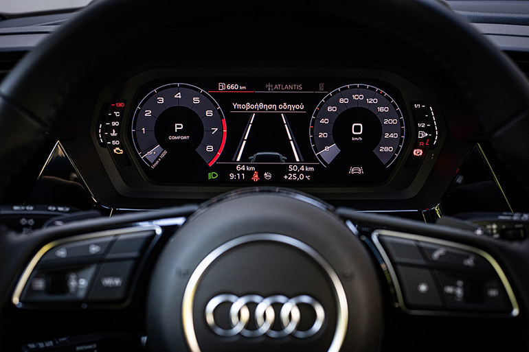 Ψηφιακός πίνακαςοργάνων και στη στάνταρτ έκδοση