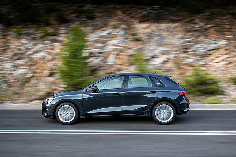 Ακόμα και στα πλαινά του οχήματος έχει μελετηθεί αναλυτικά η αεροδυναμική...