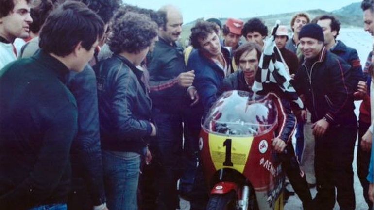 Φώτης Λέκκας: Στα 75 του μας δείχνει γιατί είναι θρύλος