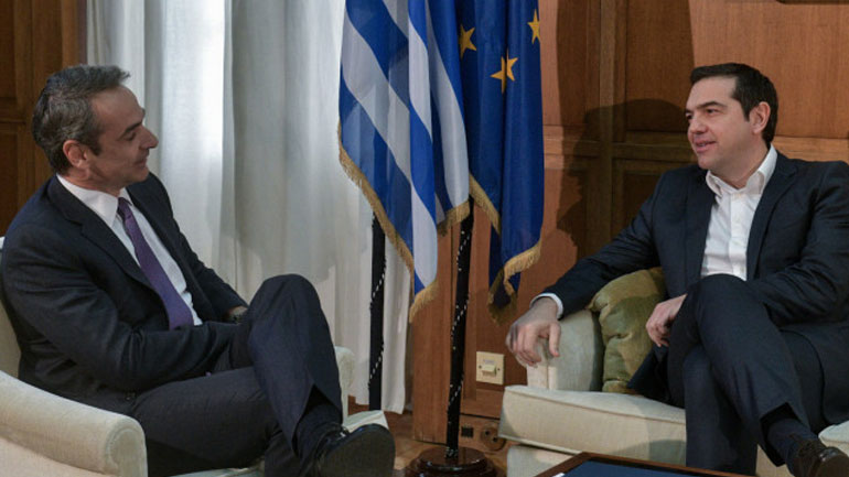 Σε εξέλιξη η συνάντηση Μητσοτάκη-Τσίπρα για τα ελληνοτουρκικά