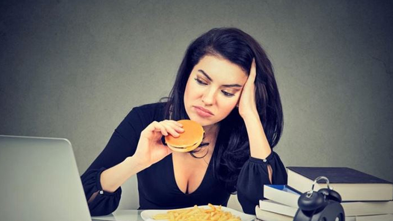 Αυτά είναι τα σημάδια κακής διατροφής που στέλνει το σώμα σας