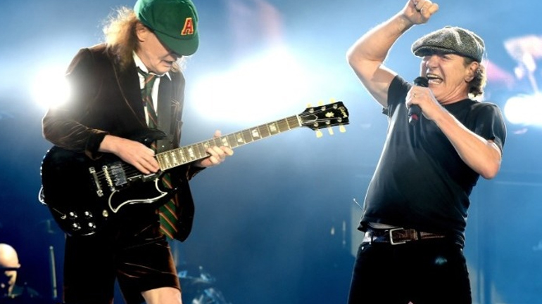 Οι AC/DC προσφέρουν το vintage βίντεο «You Shook Me All Night Long»