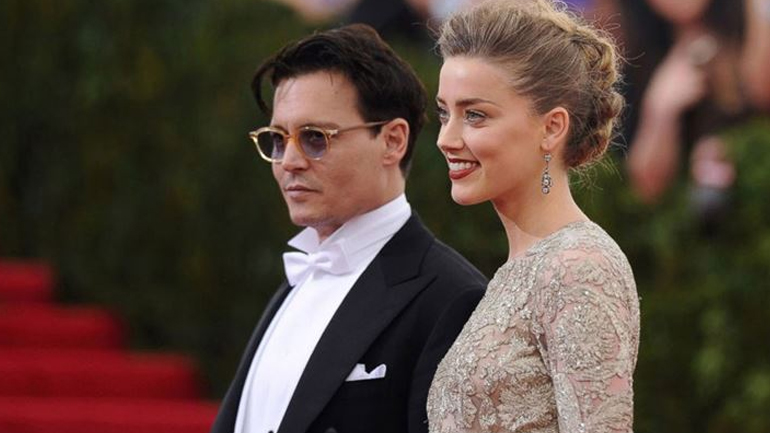 Amber Heard: «Ο Johnny Depp έσκισε το νυχτικό μου και γέμισε τους τοίχους με αίματα»