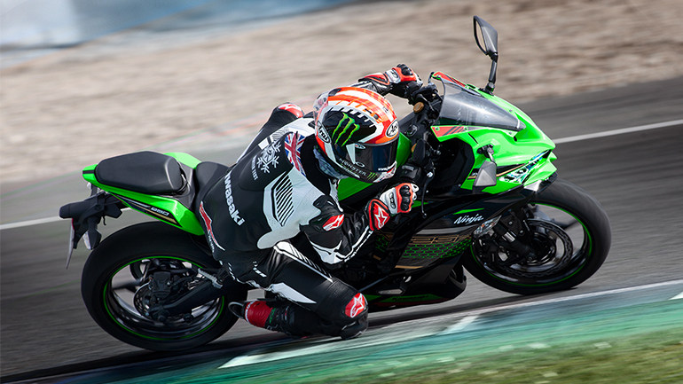 Kawasaki ZX-25R: Η ζωή στις 17.000 στροφές 