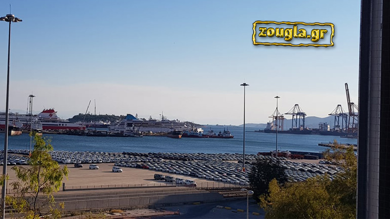 Πολλή κίνηση και χιλιάδες αυτοκίνητα στο λιμάνι του Πειραιά…