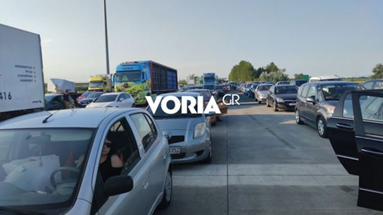 Πιερία: ΙΧ μπήκε ανάδοπα στην ΠΑΘΕ – Ουρές χιλιομέτρων στα διόδια