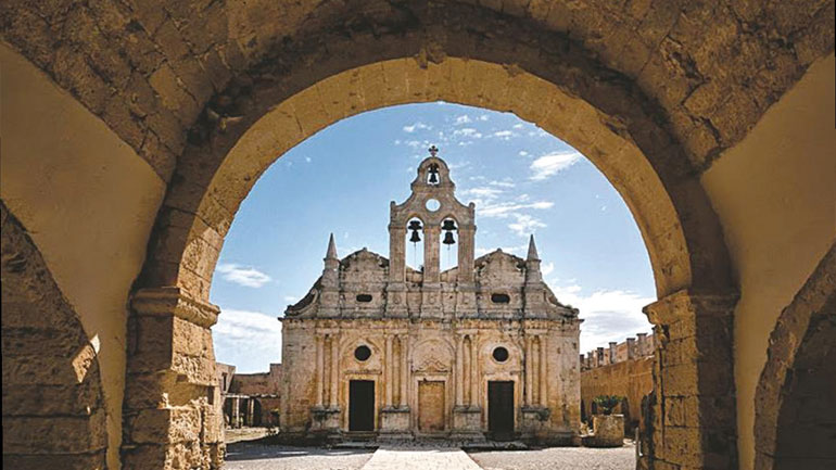 Πένθιμα θα χτυπήσουν οι καμπάνες στις εκκλησίες της Κρήτης για την Αγία Σοφία