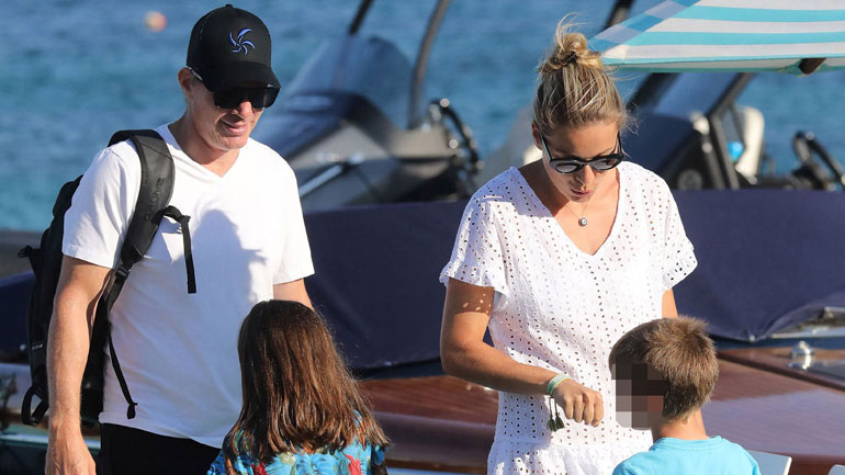 Μαριέττα Χρουσαλά – Λέοντας Πατίτσας: Χεράκι-χεράκι σε παραλία της Μυκόνου