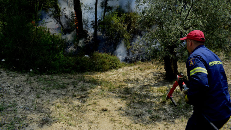 Πάτρα: Ενισχύονται οι πυροσβεστικές δυνάμεις που επιχειρούν στο Γραμματικό Ηλείας