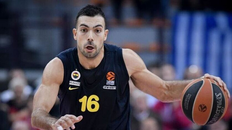 Υπέγραψε στον Ολυμπιακό ο Σλούκας