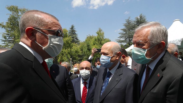 Ερντογάν και Μπαχτσελί μετά από την Αγία Σοφία στον τάφο του Πορθητή ζήτησαν “νέες κατακτήσεις”