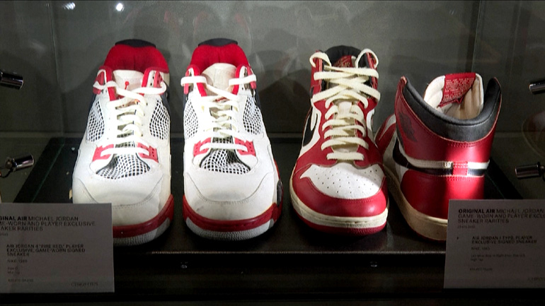 Σε δημοπρασία του οίκου Christie’s έντεκα ζευγάρια του Τζόρνταν – Στα 850.000 δολάρια το πιο ακριβό