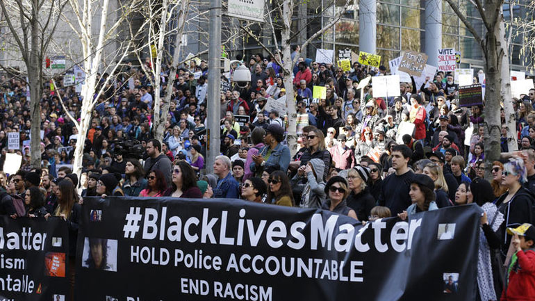 Νύκτα έντασης στο Σιάτλ και στο Πορτλαντ για την αστυνομική βία