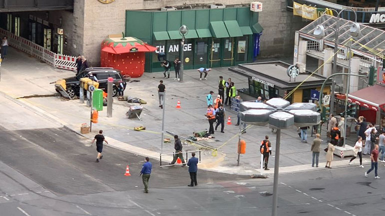 Αυτοκίνητο έπεσε πάνω σε πεζούς στο Βερολίνο