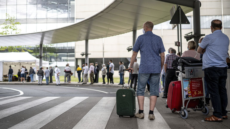 Βρετανία: Πανικό έχει προκαλέσει στους τουρίστες η απόφαση επιβολής καραντίνας σε όσους επιστρέφουν από την Ισπανία