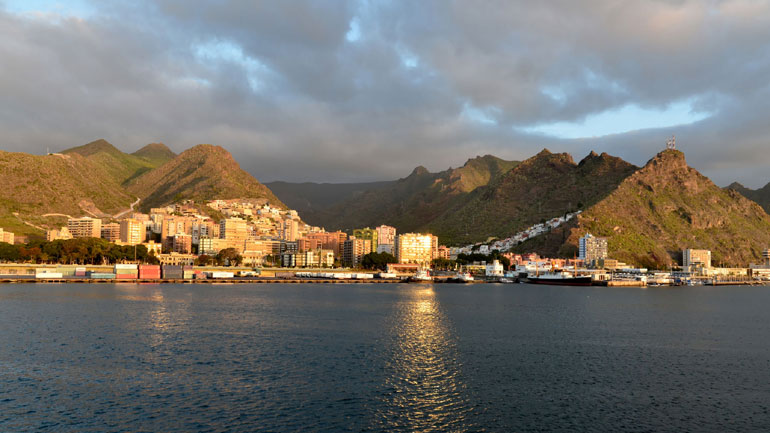 Η Ισπανία προσπαθεί να πείσει τη Βρετανία να εξαιρέσει τις Βαλεαρίδες και τις Κανάριους Νήσους από την καραντίνα