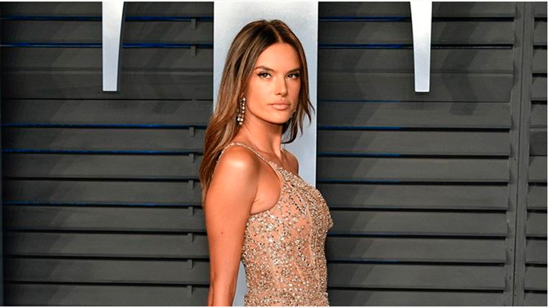 Alessandra Ambrosio: Η topless φωτογραφία που αναστάτωσε το Instagram